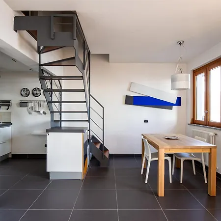 Lakeside Harmonies - Chic With Pool And Panoramic View Apartment