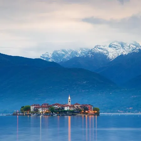 Апартаменты Lakeside Harmonies - Chic With Pool And Panoramic View