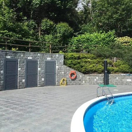 Lakeside Harmonies - Chic With Pool And Panoramic View Apartmán *