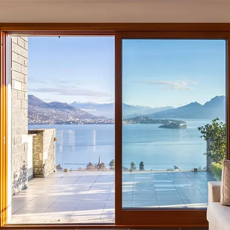 Lakeside Harmonies - Chic With Pool And Panoramic View Apartmán