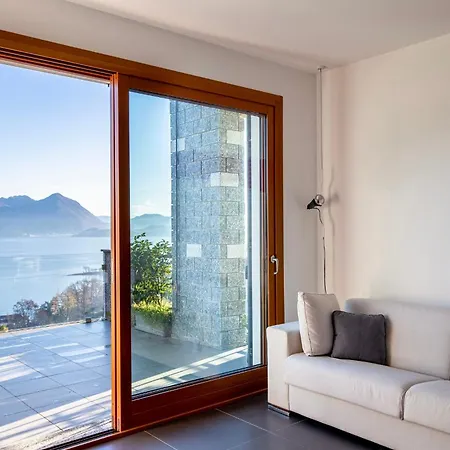 Lakeside Harmonies - Chic With Pool And Panoramic View Apartment